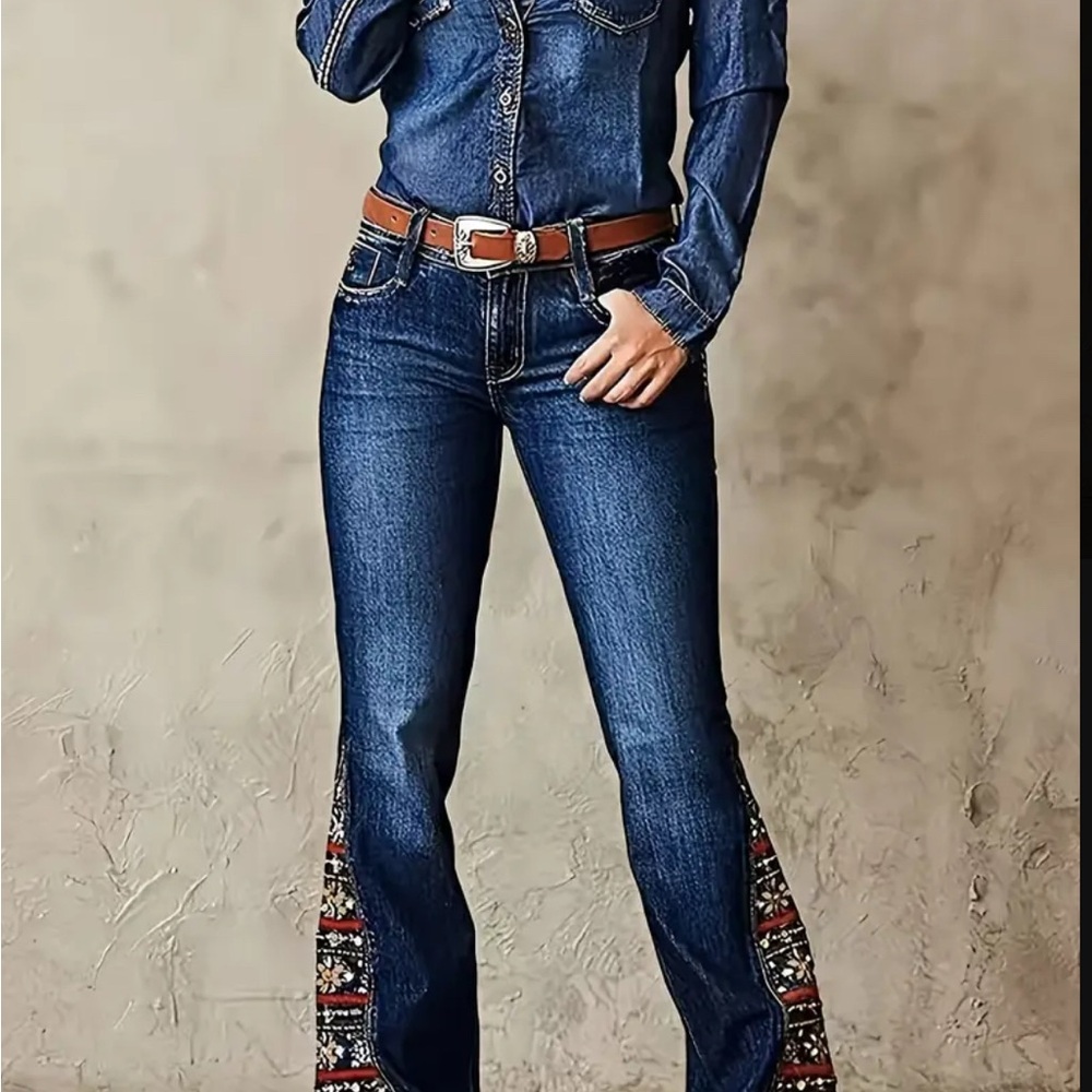 Embroidered Blue Jeans size large - Picture 3 of 6